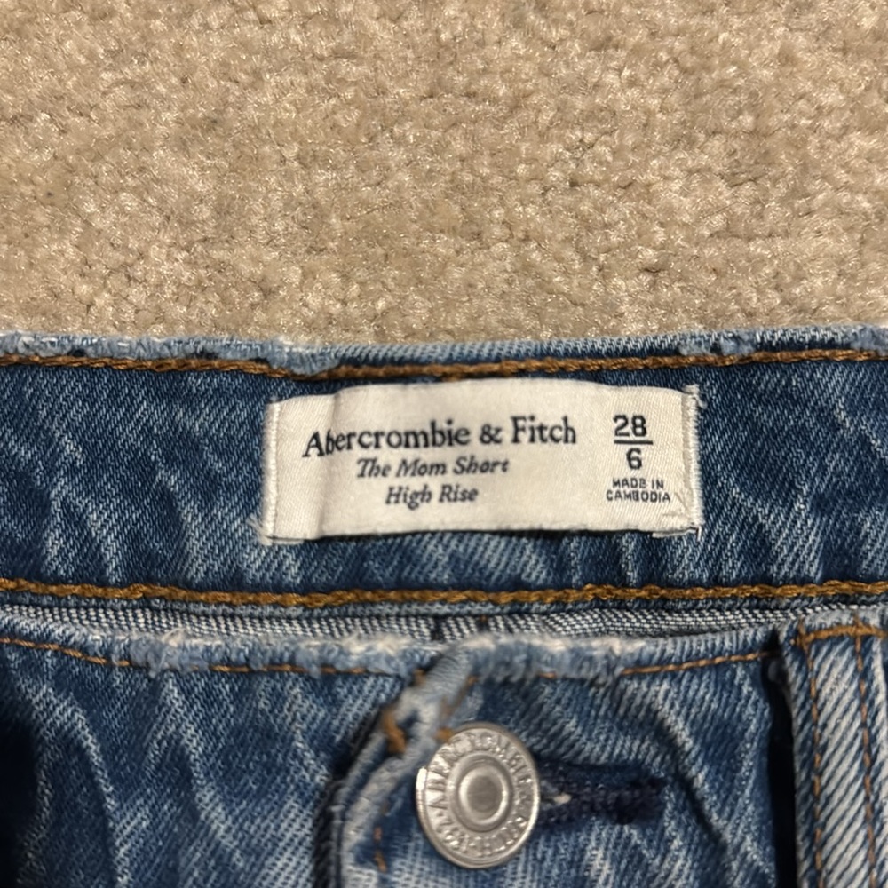 Abercrombie & Fitch High Rise Mom Short Distressed Medium Indigo Wash-28/6 - Picture 6 of 8